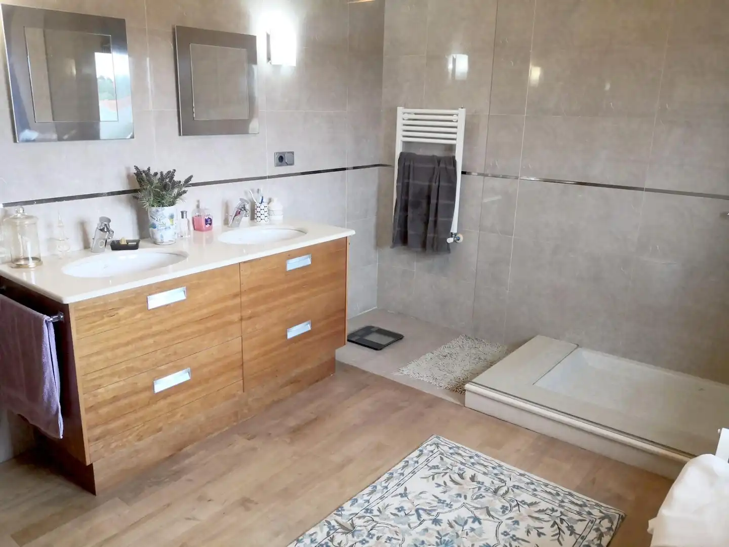 Bany de Casa o xalet en venda en Carballo amb Calefacció, Jardí privat i Terrassa