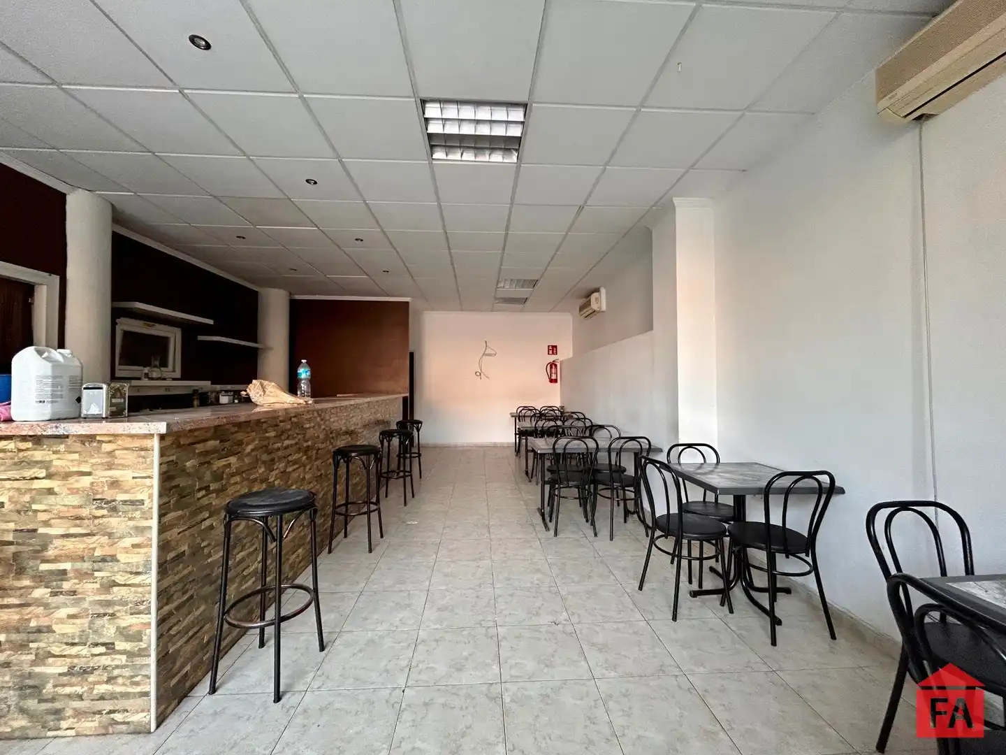 Business premises to rent in Centre
