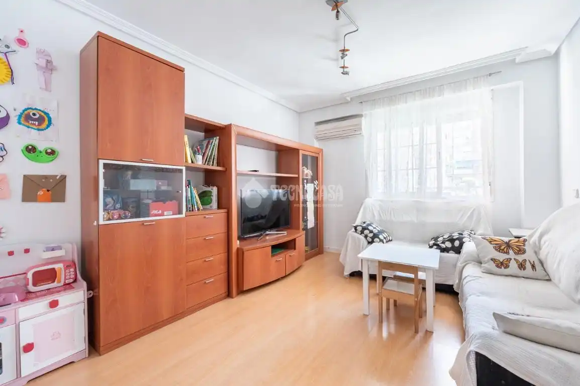 Bedroom of Flat for sale in Madrid  with Air Conditioner and Heating