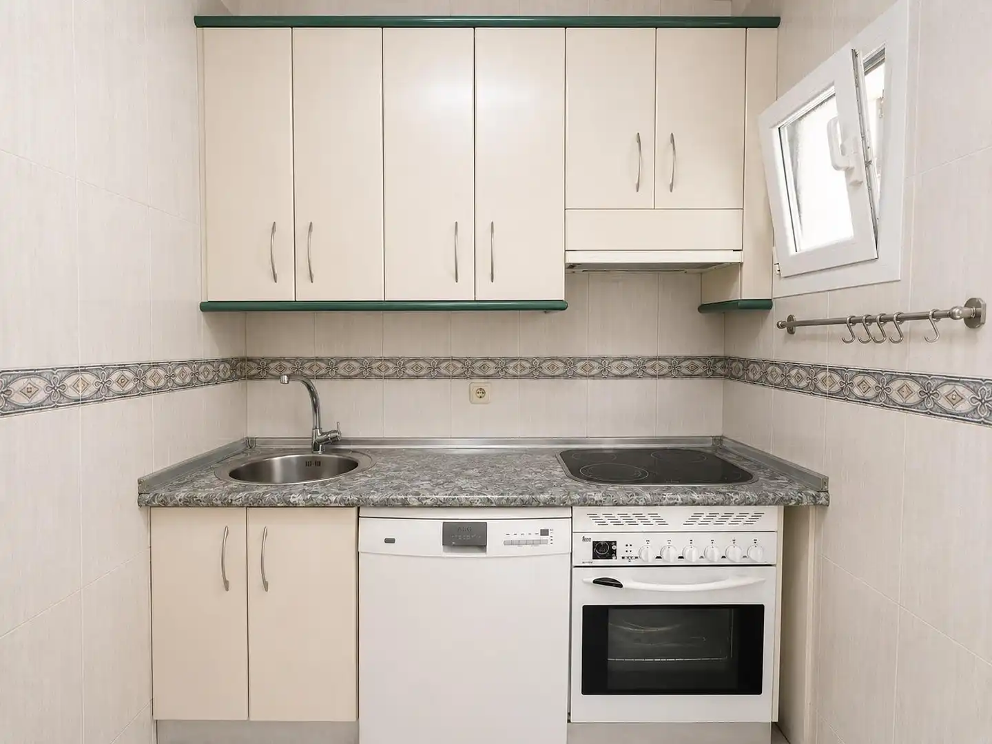 Küche von Wohnung zum Verkauf in Madrid mit Heizung, Parkett und Terrasse