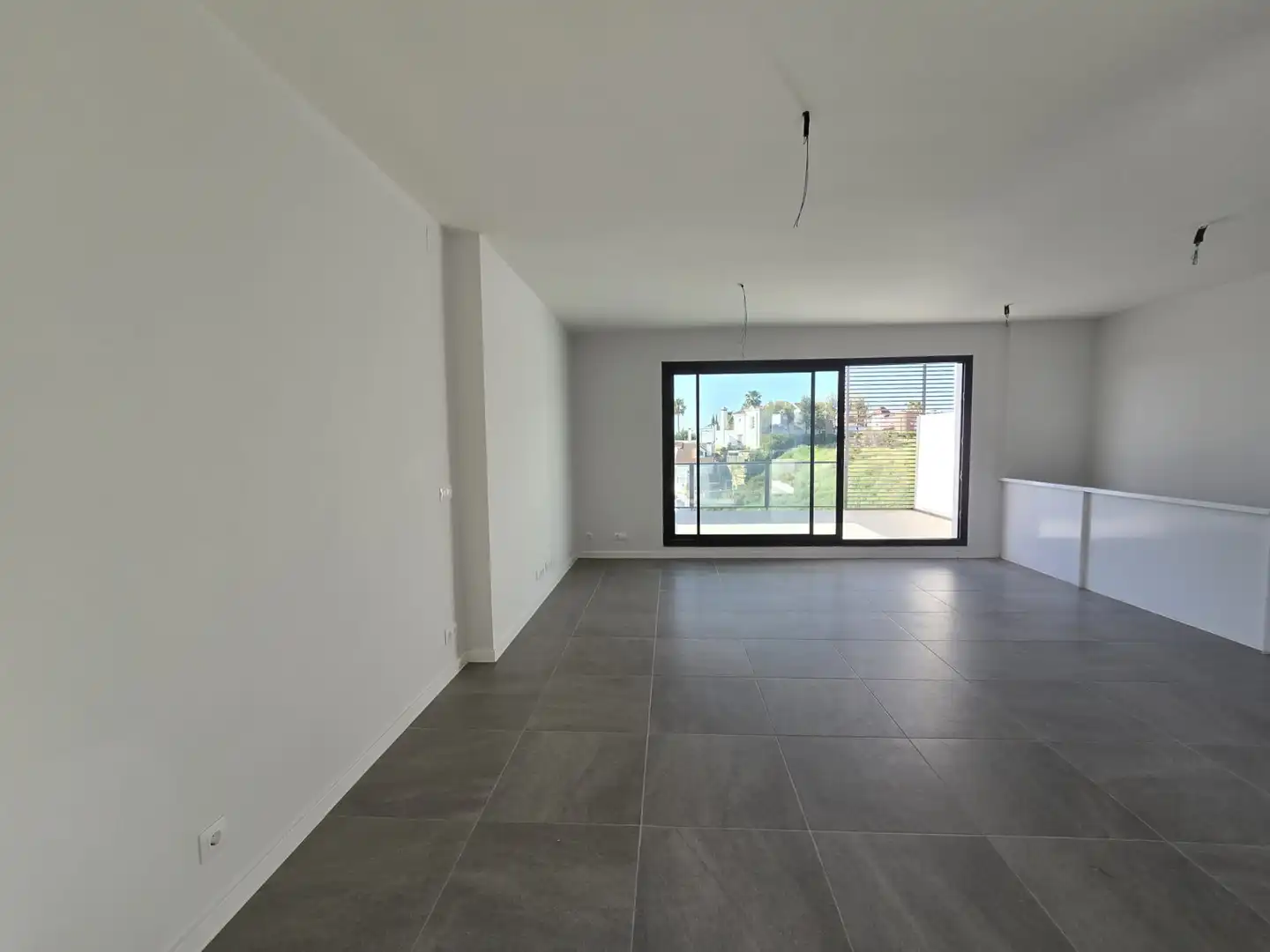 Sala de estar de Casa adosada en venta en Mijas con Aire acondicionado, Jardín privado y Piscina comunitaria