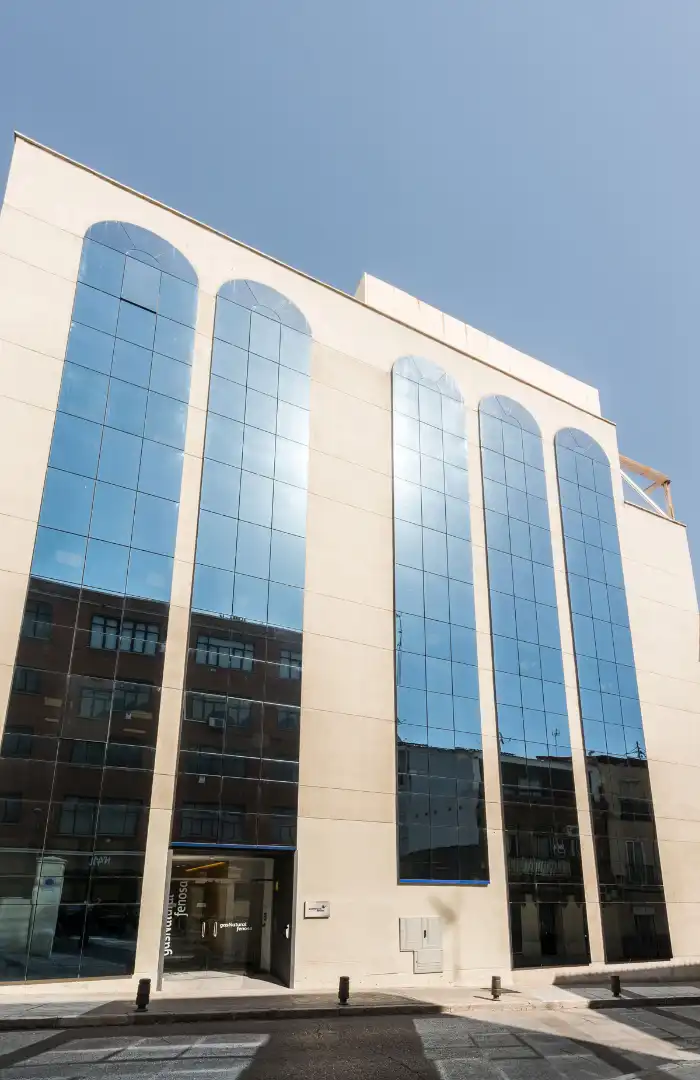 Außenansicht von Gebäude zur Miete in Madrid