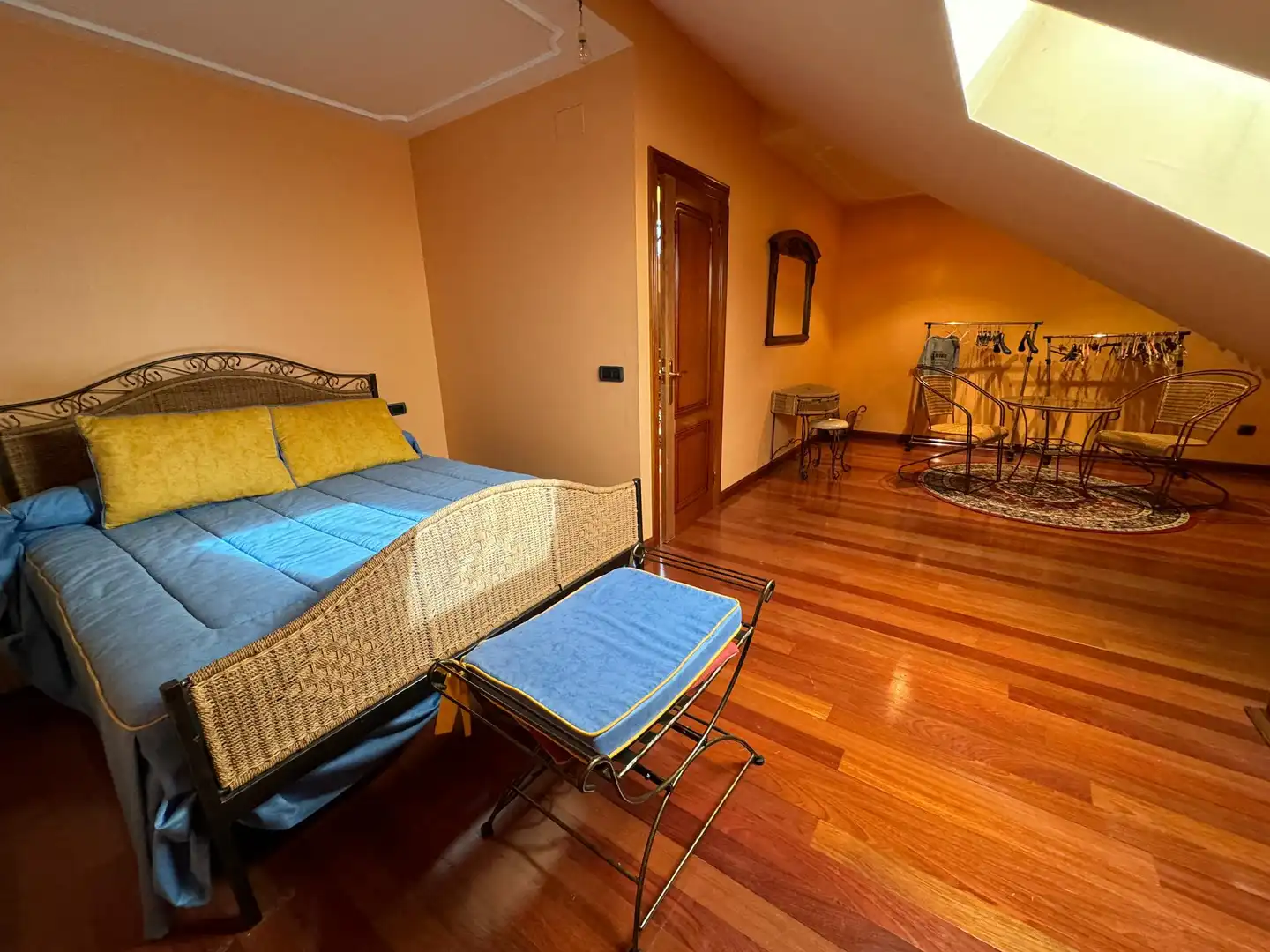 Bedroom of Houses for sale in Cacabelos  with Heating, Private garden and Parquet flooring