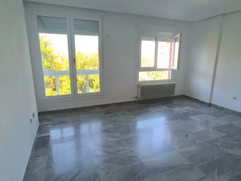 Wohnzimmer von Wohnung zur Miete in Ciudad Real Capital mit Terrasse und Balkon