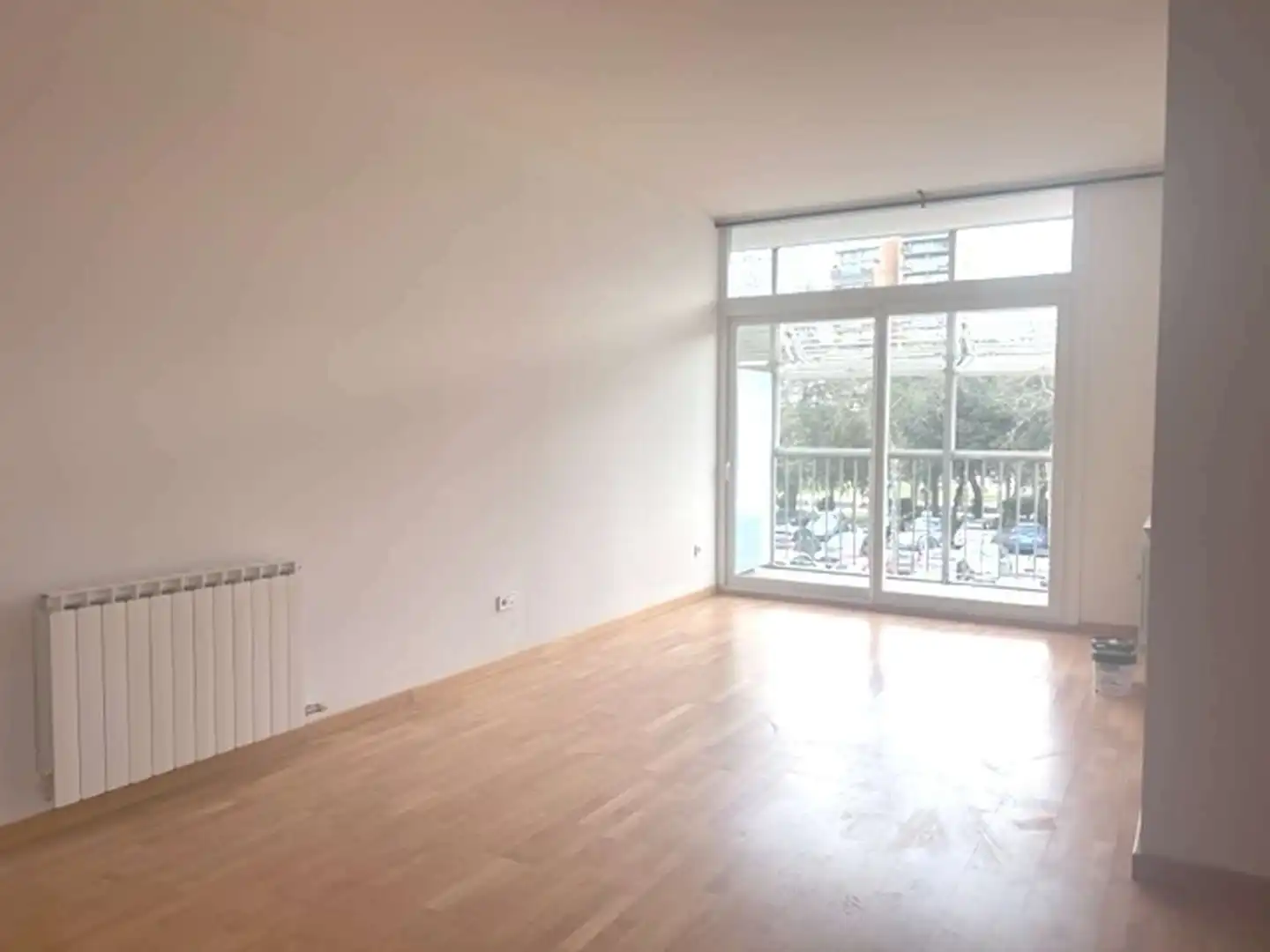 Flat with terrace to rent in Eixample Sud – Migdia
