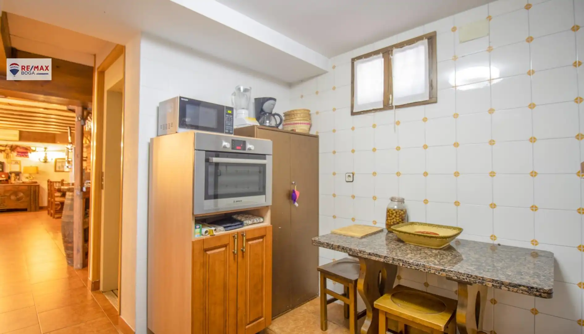 Cuina de Casa o xalet en venda en Oyón-Oion amb Aire condicionat, Jardí privat i Parquet