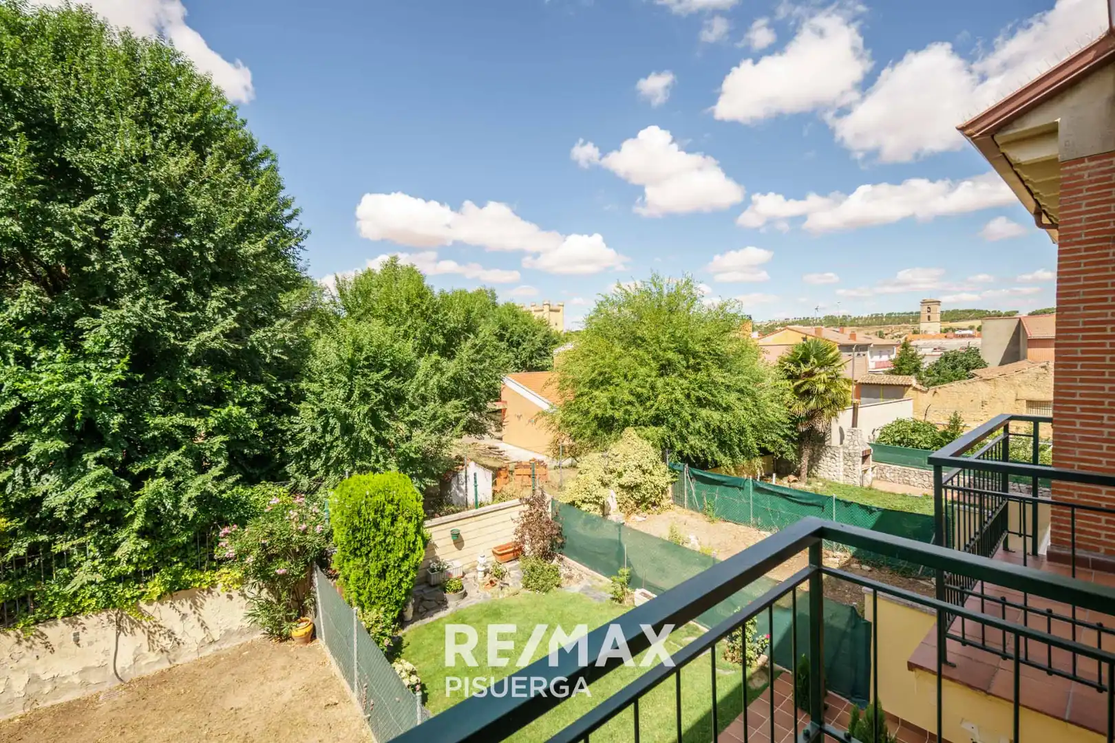 Terrassa de Casa o xalet en venda en Fuensaldaña amb Jardí privat i Traster