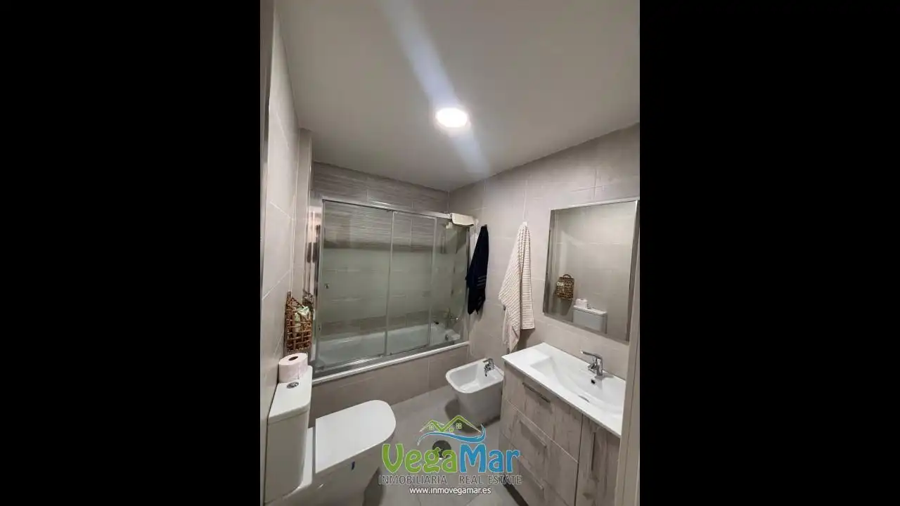 Badezimmer von Erdgeschoss zur Miete in Almuñécar mit Terrasse und Möbliert