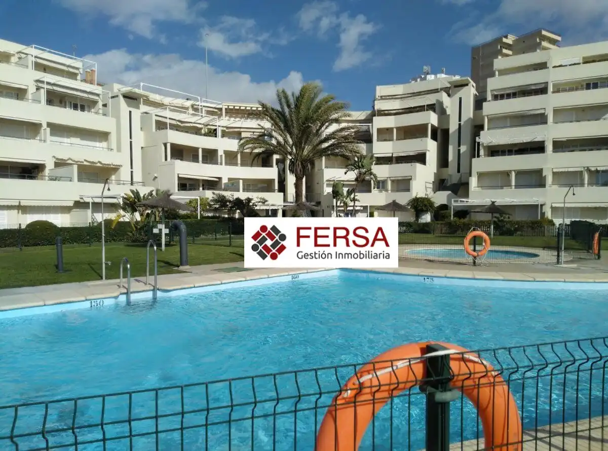 Außenansicht von Wohnungen zur Miete in El Puerto de Santa María mit Klimaanlage, Heizung und Privatgarten
