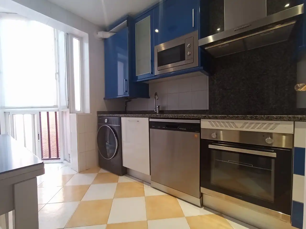 Cuina de Àtic de lloguer en Madrid amb Aire condicionat, Calefacció i Parquet