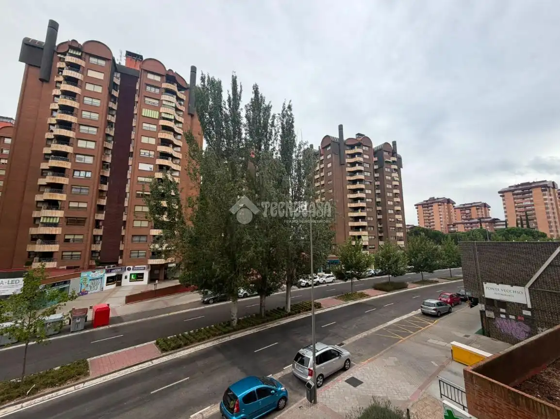 Vista exterior de Pis en venda en Valladolid amb Calefacció, Parquet i Terrassa