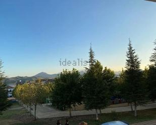 Vista exterior de Casa adosada en venda en Olvera amb Aire condicionat i Piscina