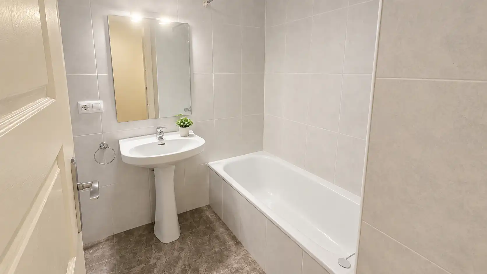 Baño de Piso en venta en Figueres con Balcón y Internet