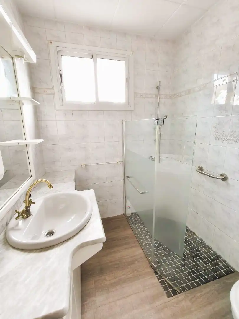 Baño de Casa o chalet en venta en Lliçà d'Amunt con Aire acondicionado, Jardín privado y Terraza