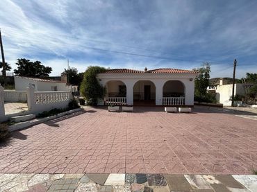 Villa con piscina in vendita a Camino Aljibicos