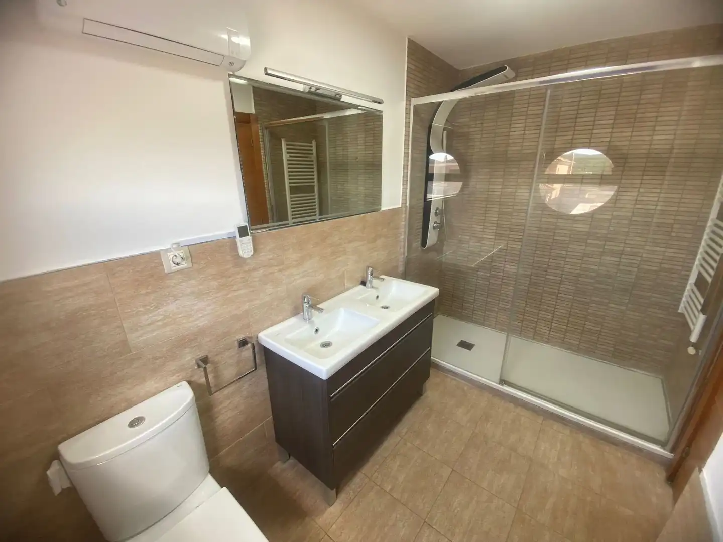 Baño de Casa adosada en venta en Santa Oliva con Calefacción, Jardín privado y Terraza