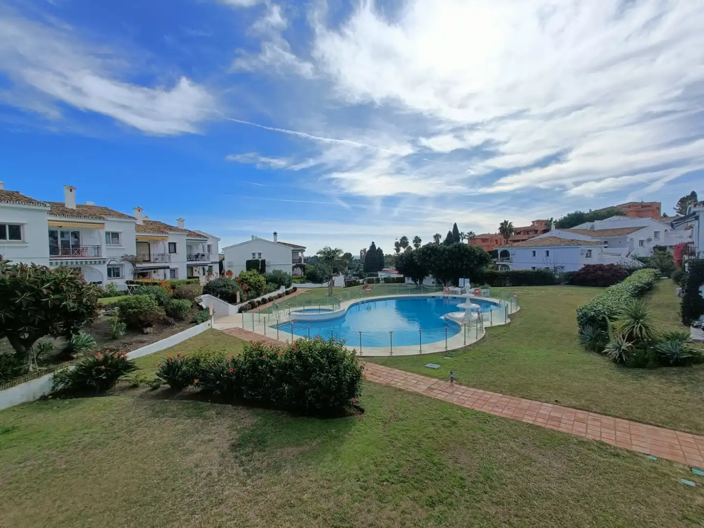 Apartment with pool to rent in Benahavís pueblo