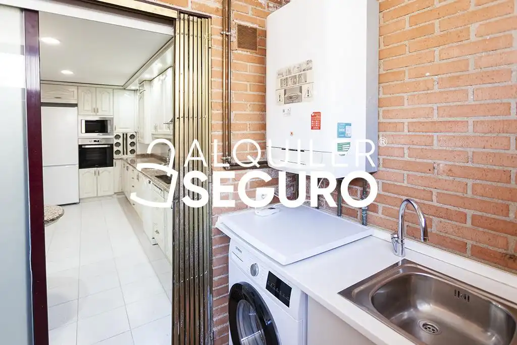 Cuina de Casa o xalet de lloguer en Madrid amb Aire condicionat, Calefacció i Terrassa