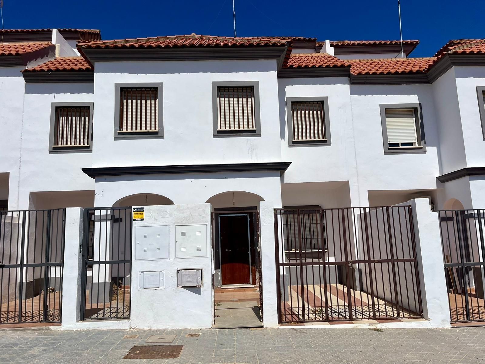 Vista exterior de Casa adosada en venda en Mairena del Alcor