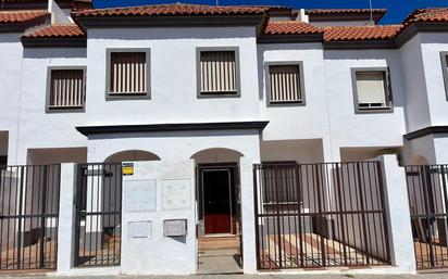 Vista exterior de Casa adosada en venda en Mairena del Alcor