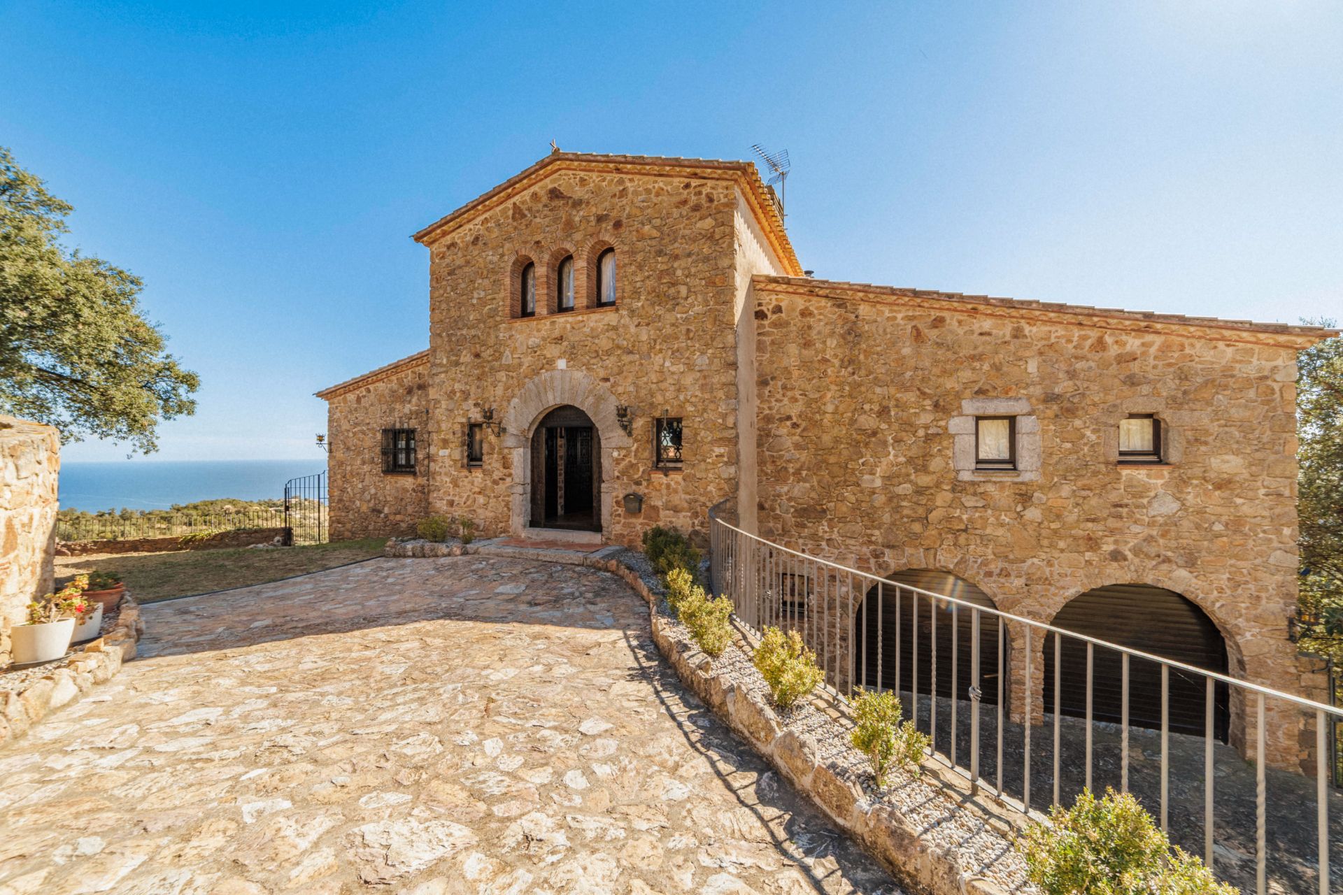 Vista exterior de Casa o xalet en venda en Castell d'Aro, Platja d'Aro i s'Agaró amb Calefacció, Jardí privat i Terrassa
