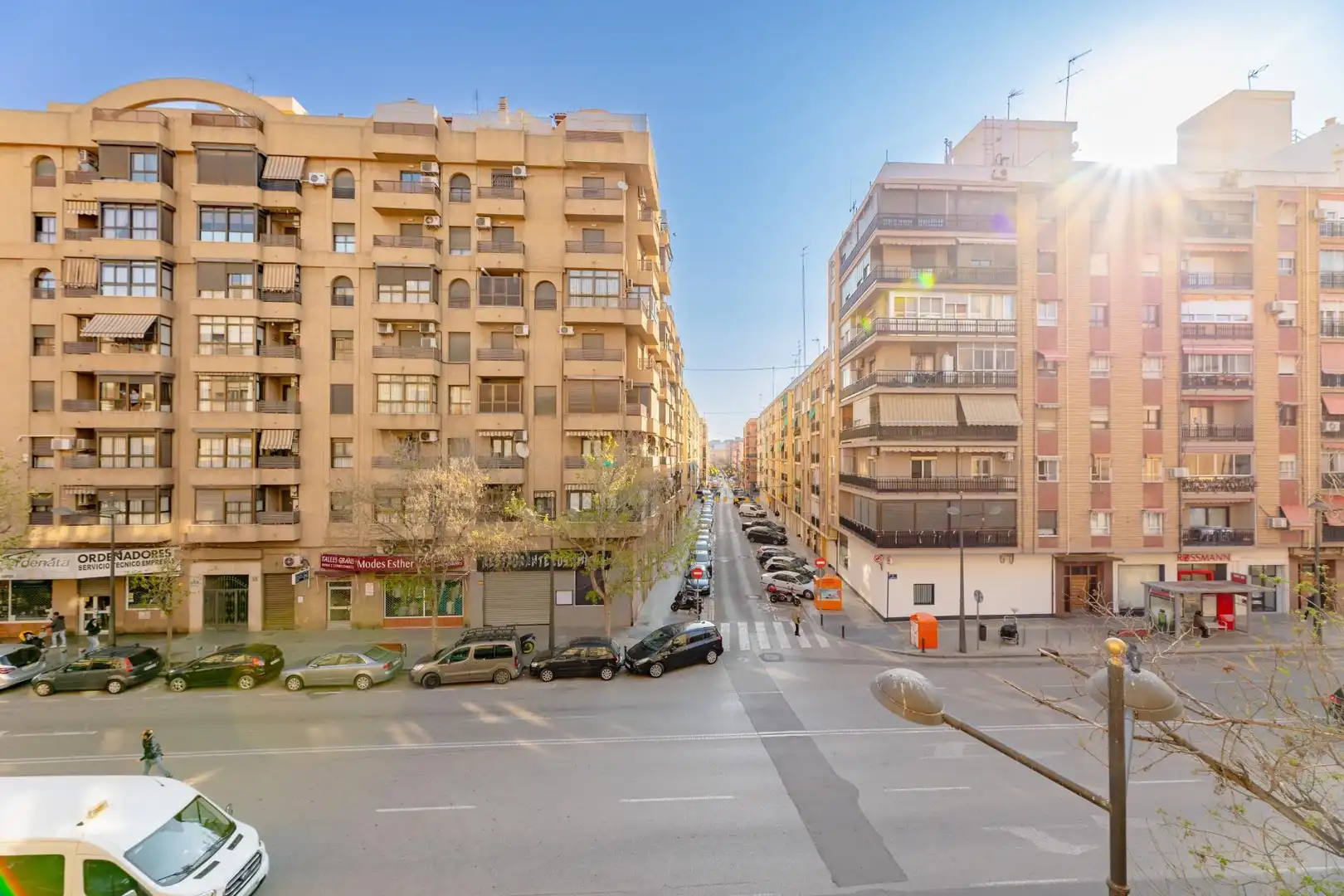 Vista exterior de Piso en venta en Valencia con Trastero, Balcón y Alarma