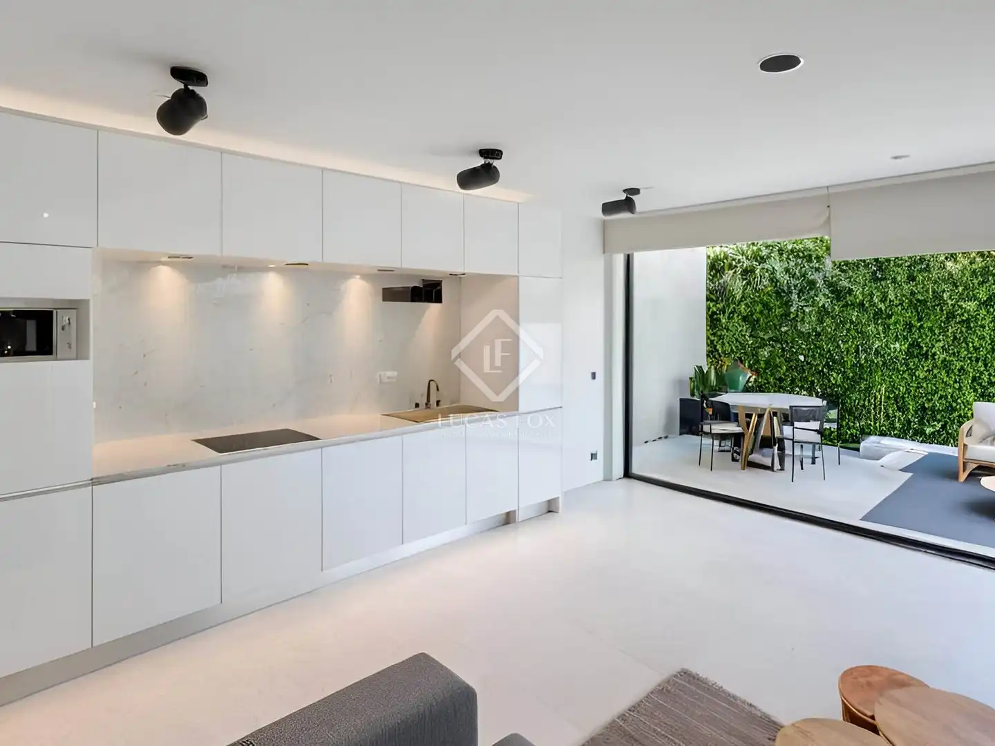 Cuina de Pis en venda en Barcelona amb Aire condicionat, Jardí privat i Terrassa