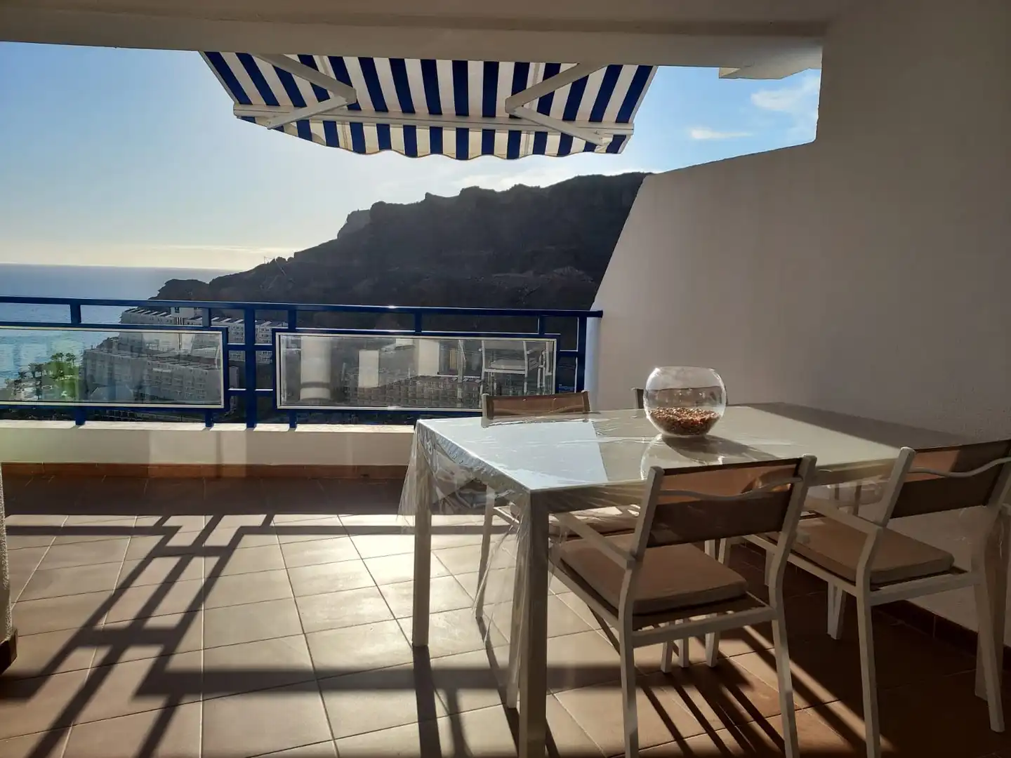 Terrasse von Wohnungen zur Miete in Mogán mit Terrasse, Möbliert und Ofen