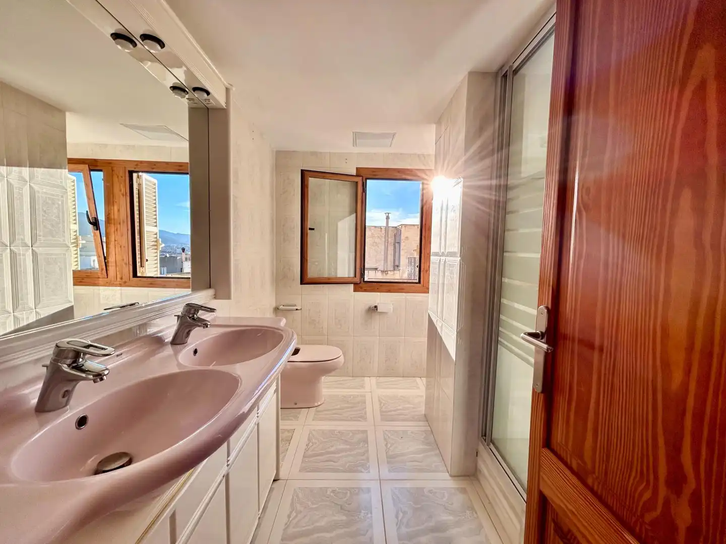 Bathroom of Flat for share in Inca  with Parquet flooring, Terrace and Furnished