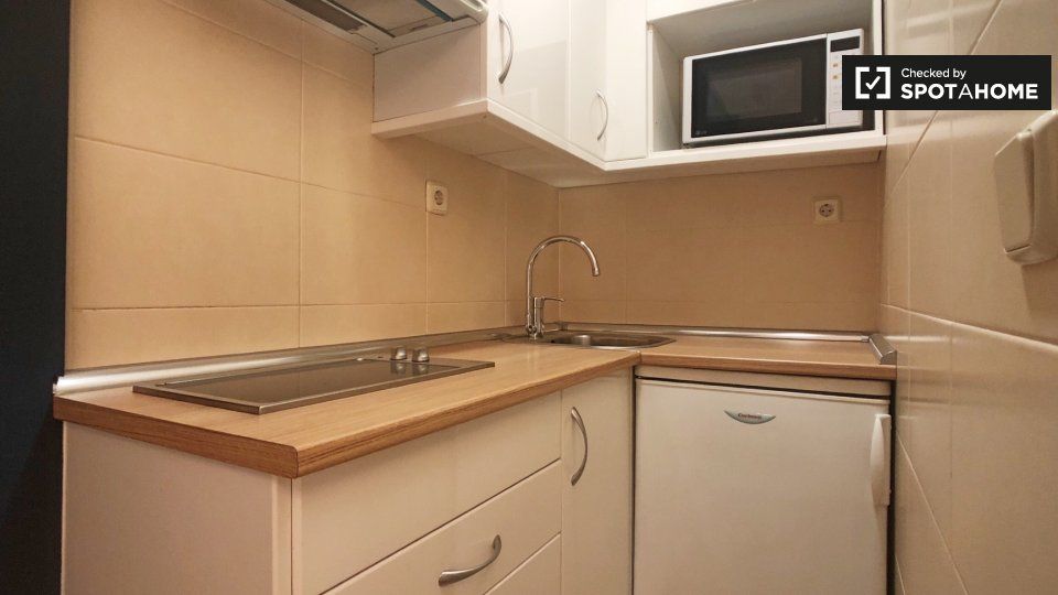 Cuina de Pis de lloguer en  Madrid Capital amb Aire condicionat, Calefacció i Moblat