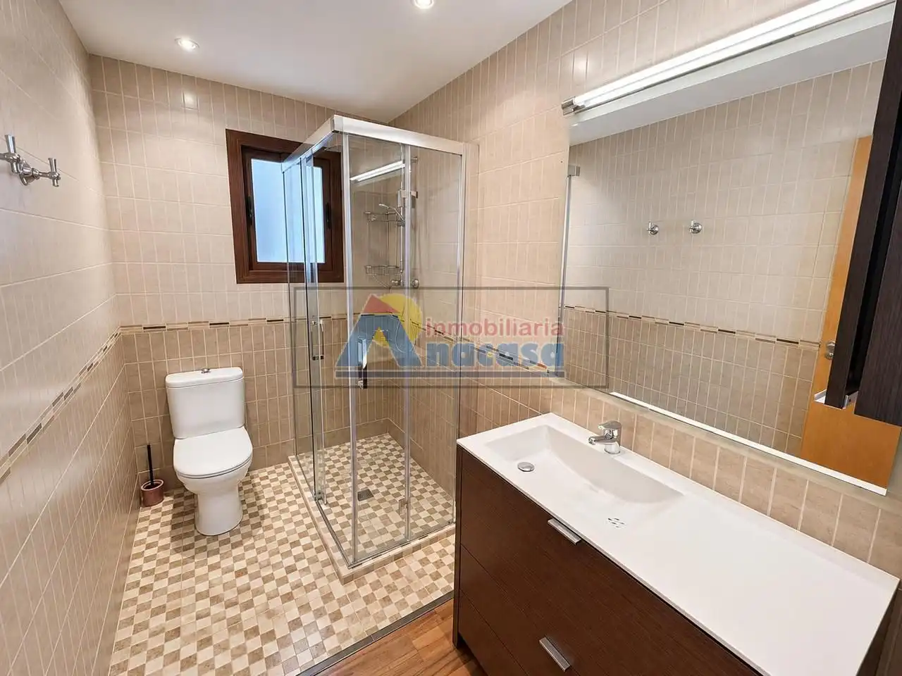 Badezimmer von Dachboden zum Verkauf in Oliva mit Klimaanlage, Terrasse und Möbliert