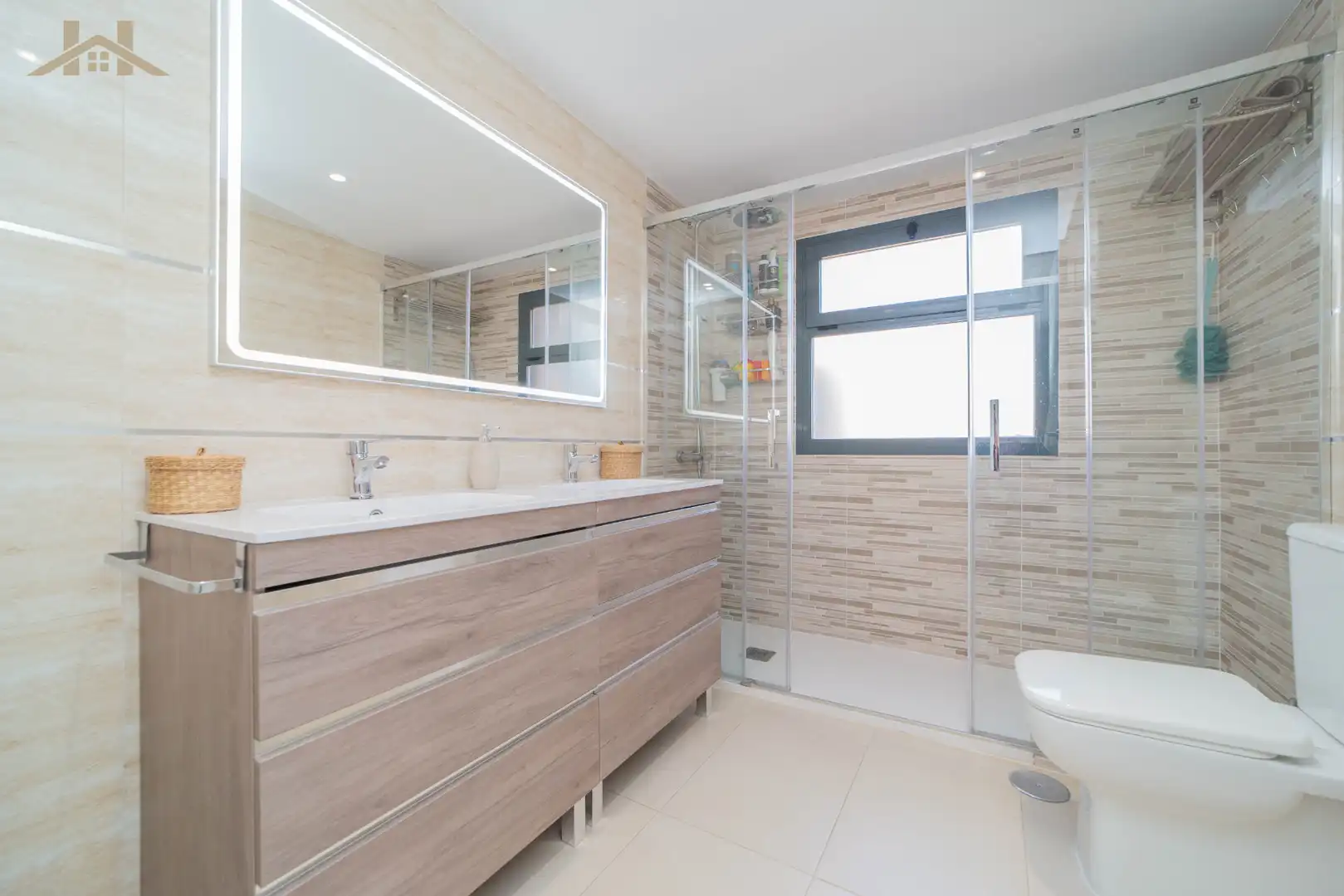 Bathroom of Attic for sale in Boadilla del Monte  with Air Conditioner, Heating and Private garden