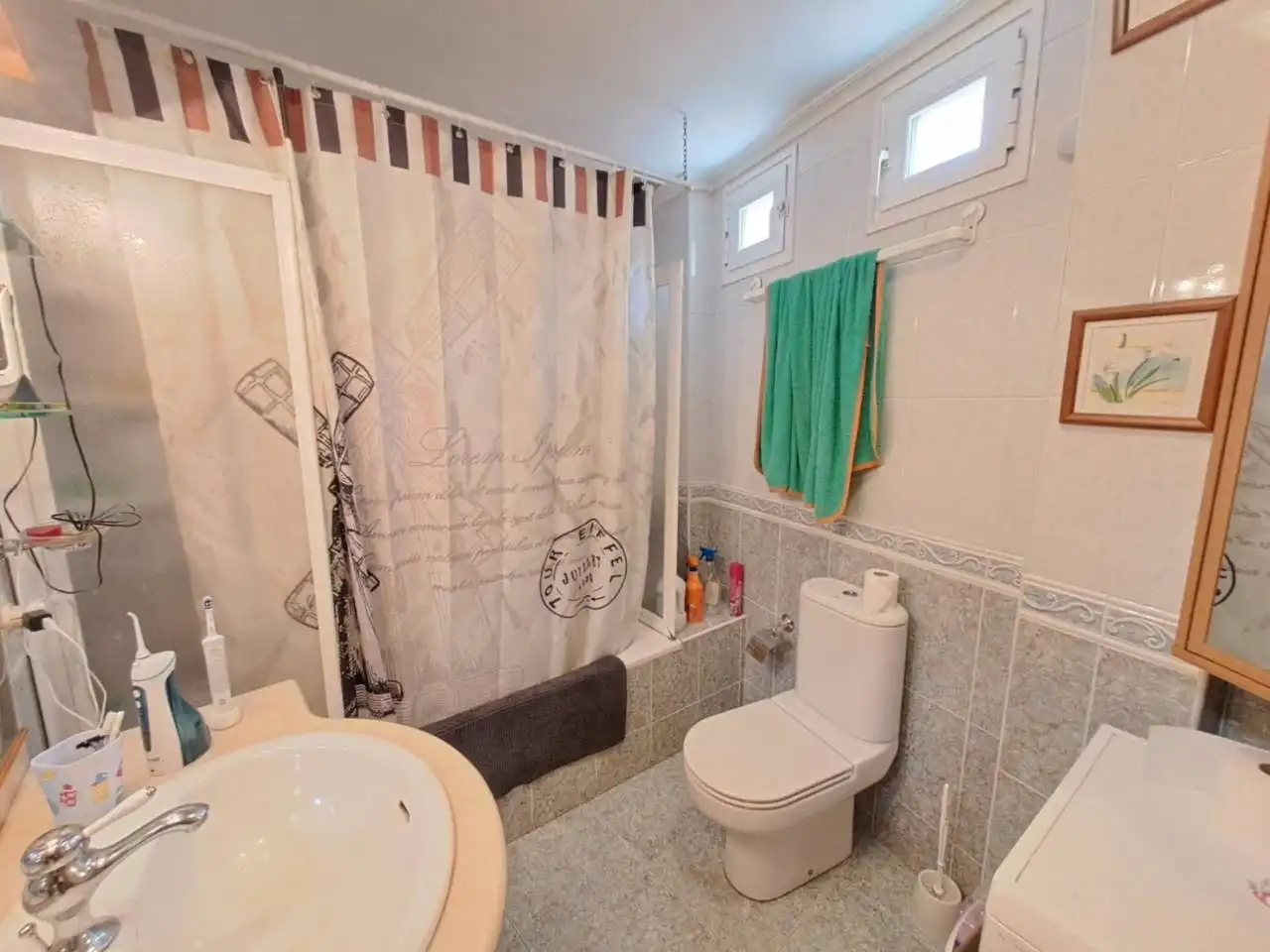 Baño de Casa adosada en venta en Burgos con Calefacción, Jardín privado y Parquet