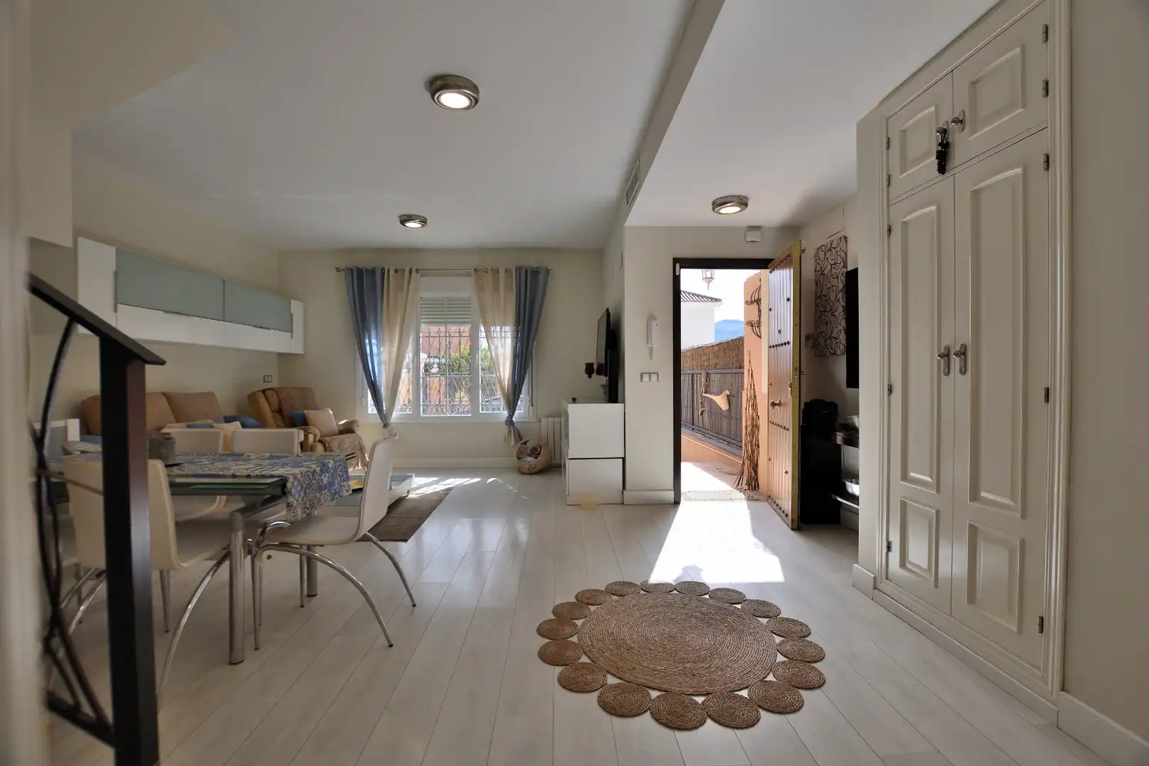 Sala d'estar de Casa adosada en venda en Ronda amb Aire condicionat, Calefacció i Parquet