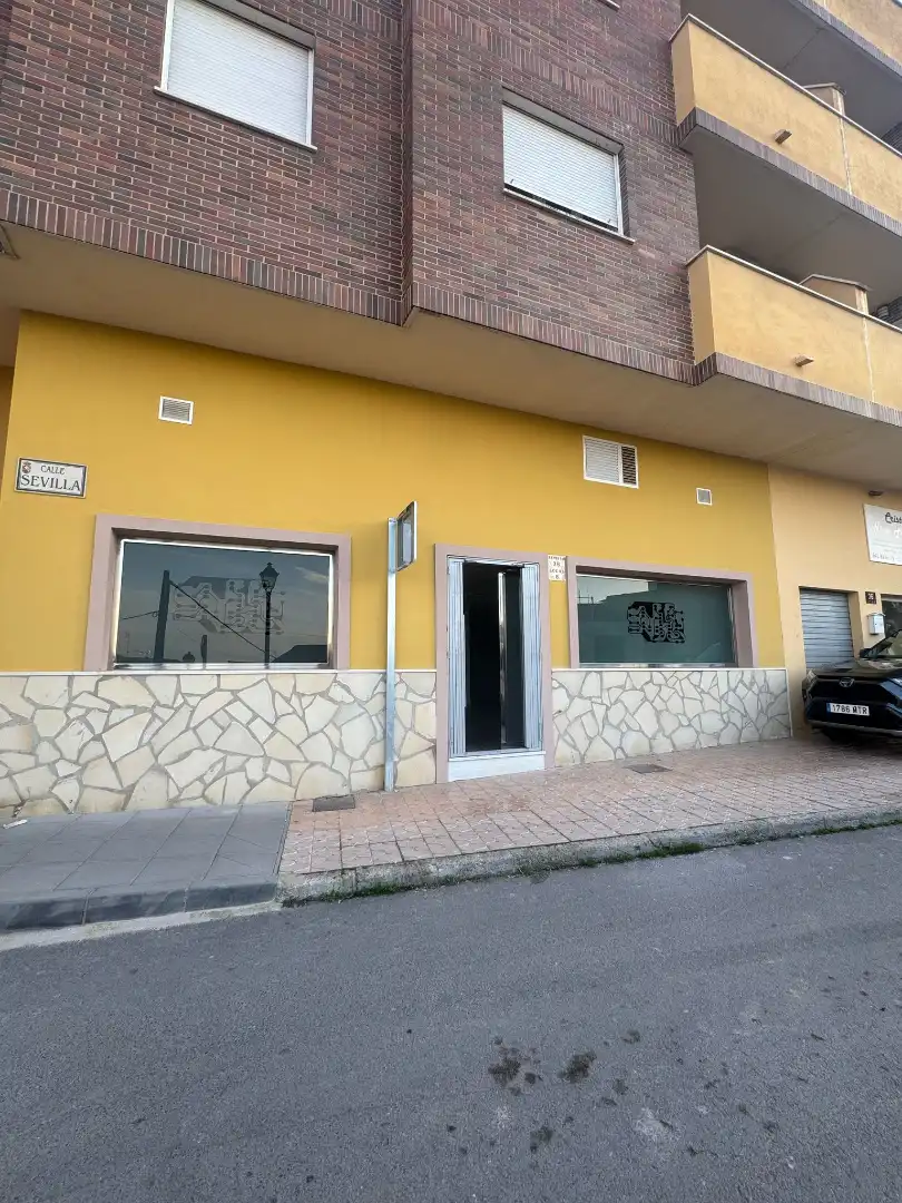 Locale commerciale in vendita a Mengíbar