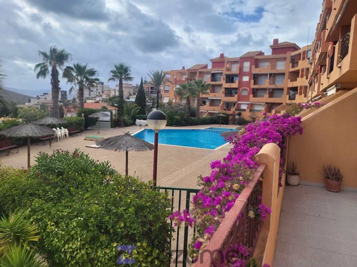 Vista exterior de Pis de lloguer en La Manga del Mar Menor amb Aire condicionat, Terrassa i Piscina