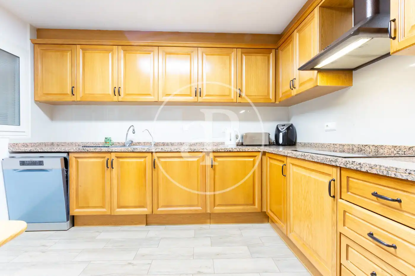 Cocina de Casa adosada en venta en Riba-roja de Túria con Aire acondicionado, Calefacción y Jardín privado
