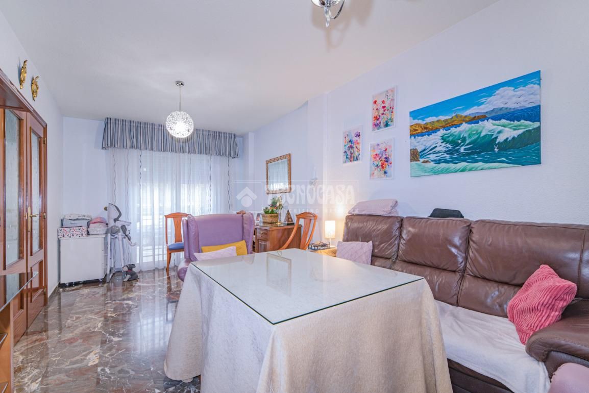 Sala d'estar de Casa adosada en venda en  Granada Capital amb Terrassa