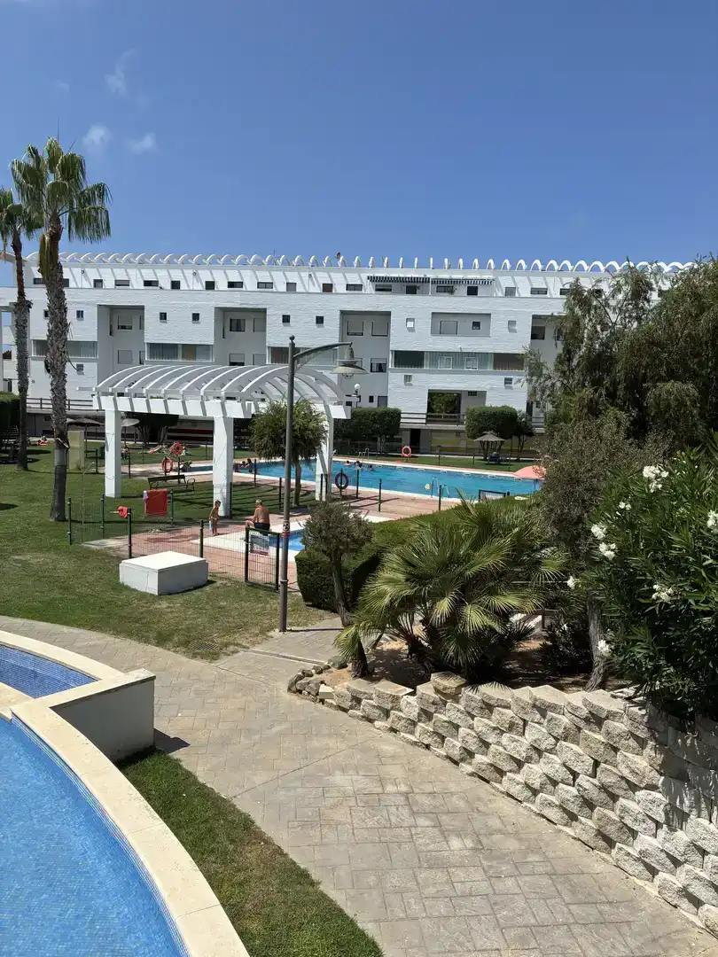 Piscina de Dúplex de alquiler en Rota con Aire acondicionado, Jardín privado y Piscina
