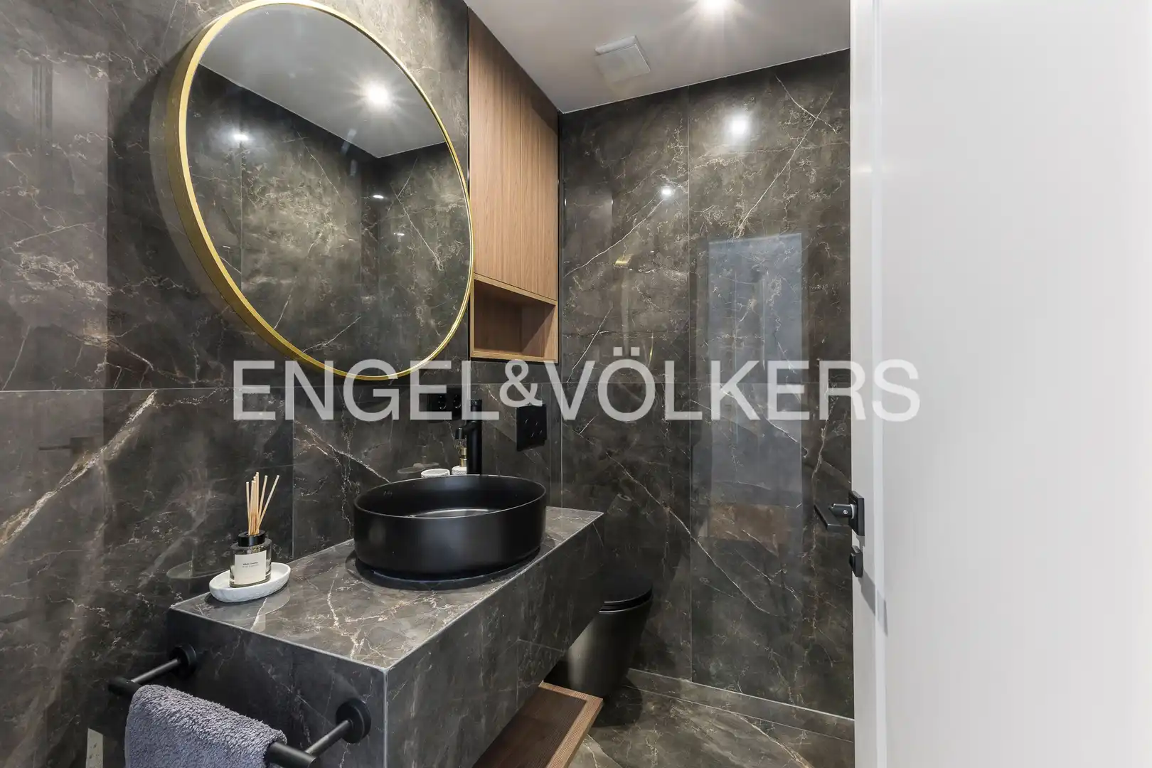Bathroom of Flat for sale in Madrid  with Air Conditioner, Heating and Parquet flooring