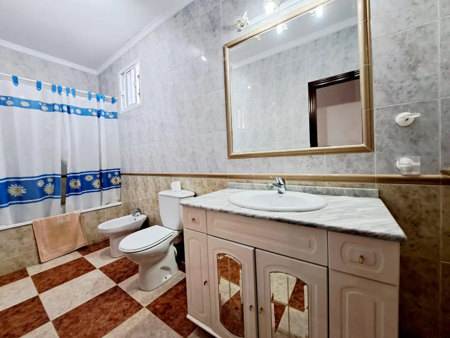 Einfamilien-Reihenhaus zum Verkauf in Calle 21400, Ayamonte ciudad