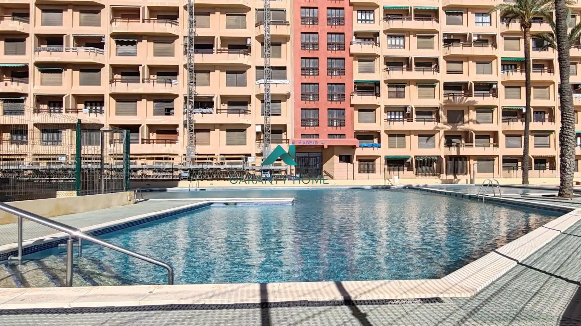 Piscina de Apartamento en venta en La Manga del Mar Menor con Amueblado, Balcón y Piscina comunitaria