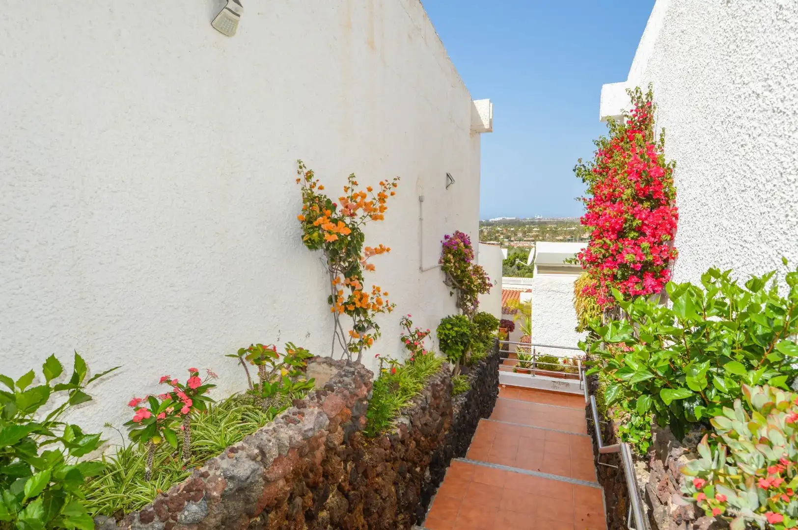 Exterior view of Houses for sale in San Bartolomé de Tirajana  with Air Conditioner and Terrace