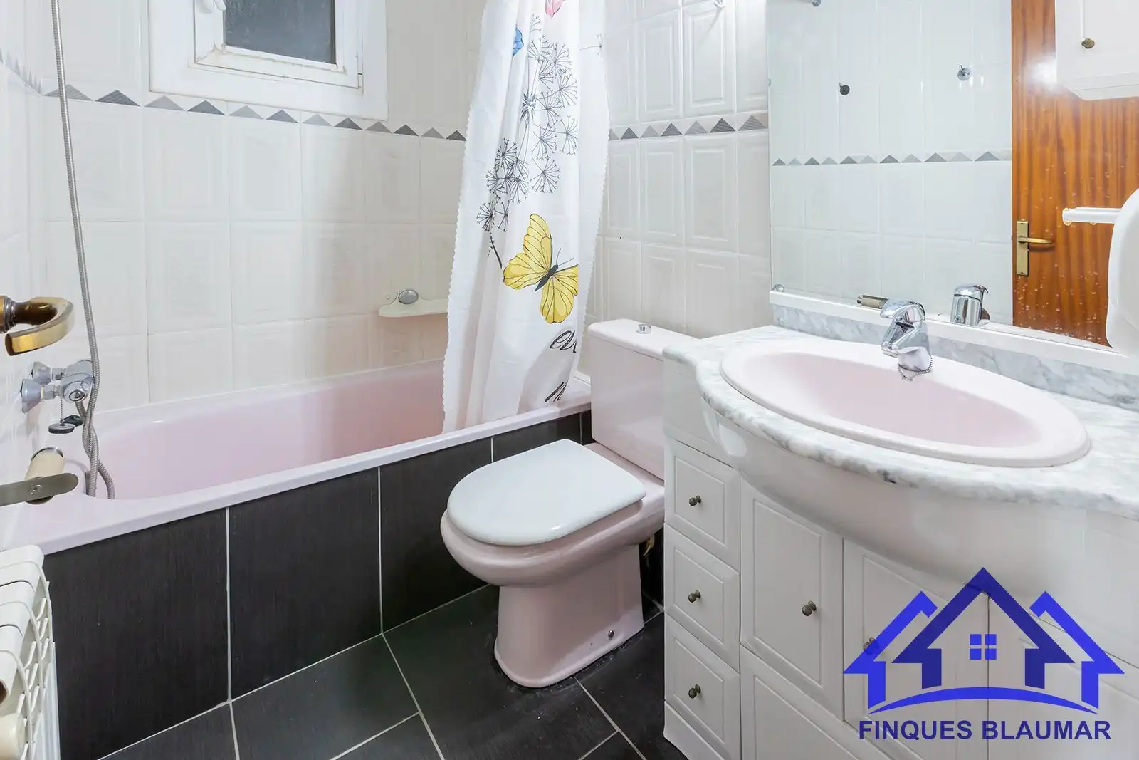 Baño de Piso en venta en Canet de Mar con Calefacción