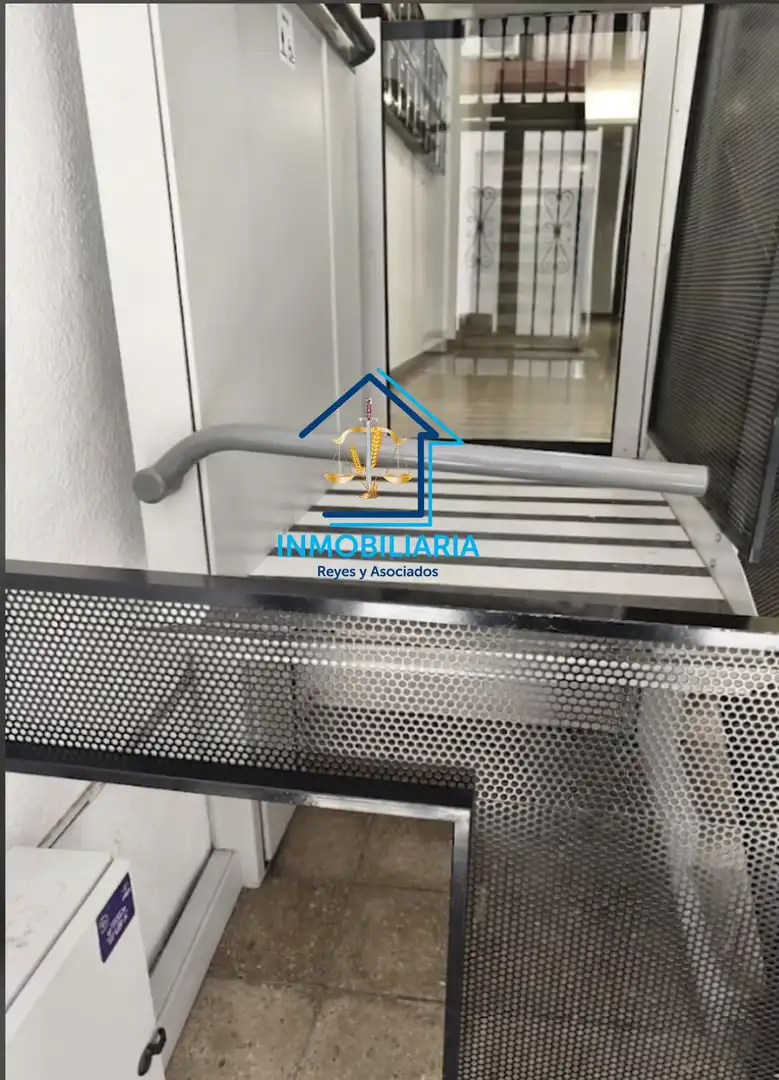 Wohnung zum Verkauf in Córdoba mit Klimaanlage, Terrasse und Möbliert