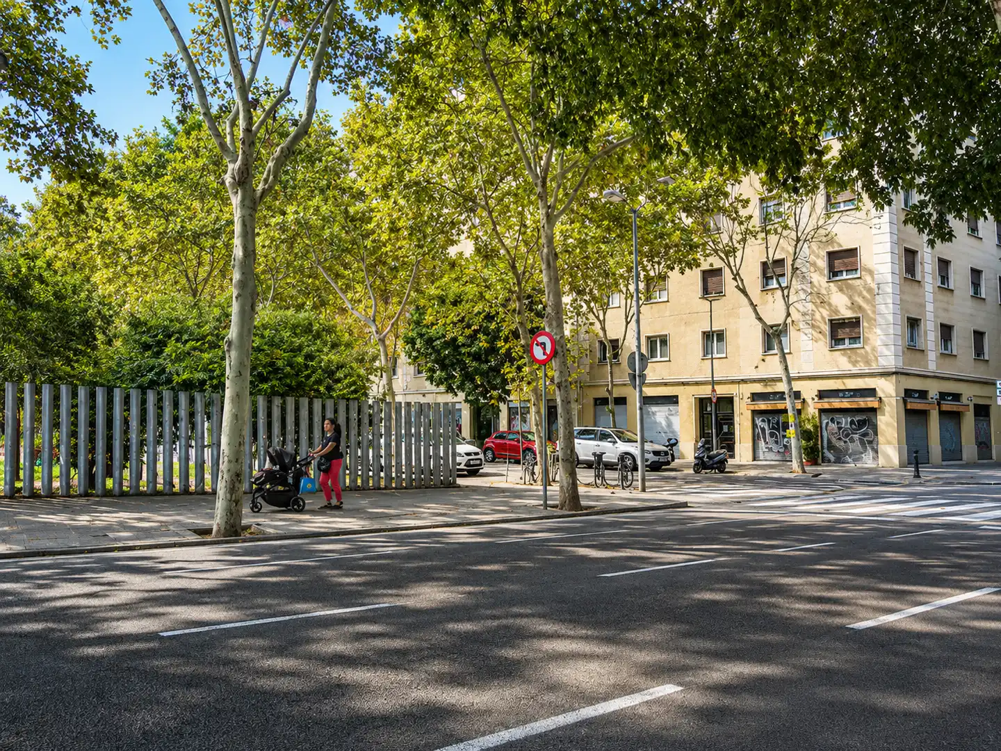 Vista exterior de Local en venda en Barcelona