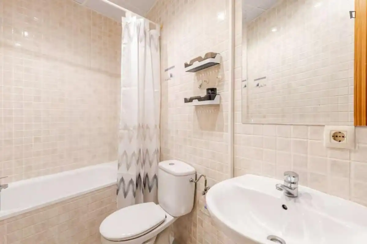 Bany de Casa o xalet de lloguer en Madrid amb Moblat, Forn i Rentadora