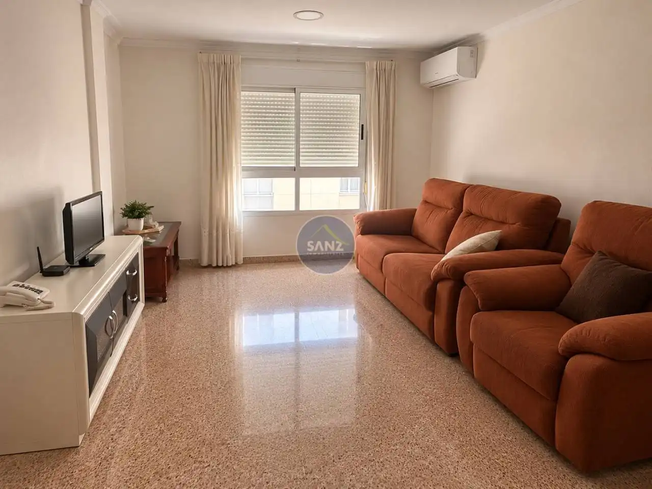 Piso con terraza en alquiler en Calle Bernat Montalva Juriscons