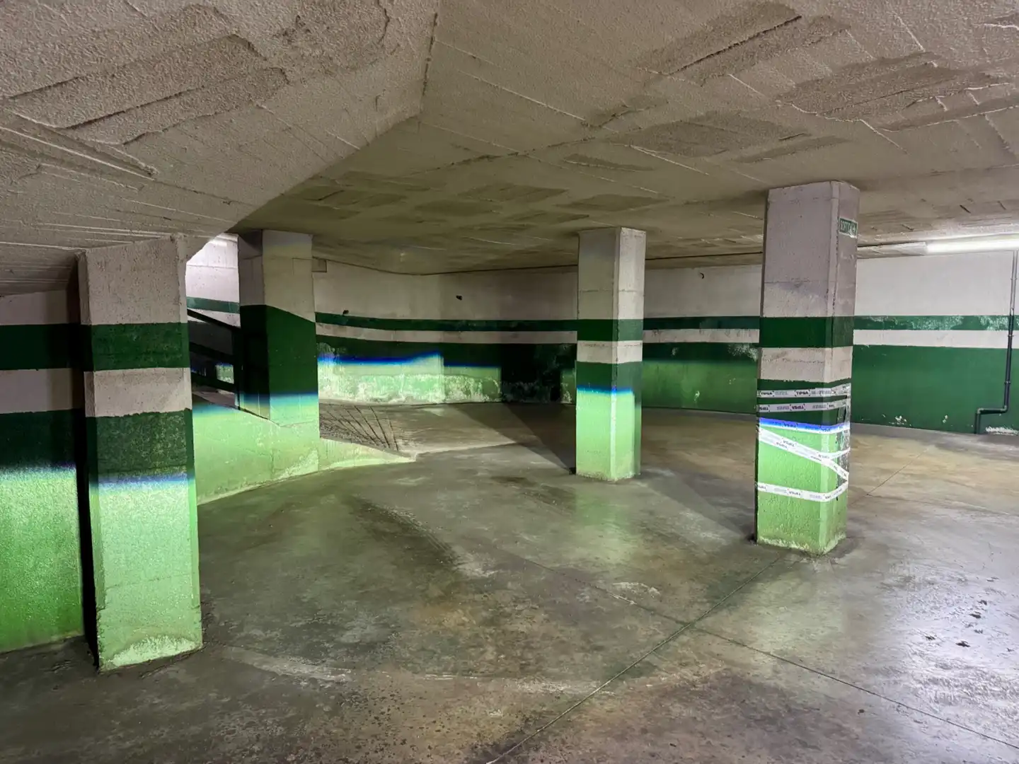 Parking de Piso en venta en Sant Boi de Llobregat con Aire acondicionado, Terraza y Trastero
