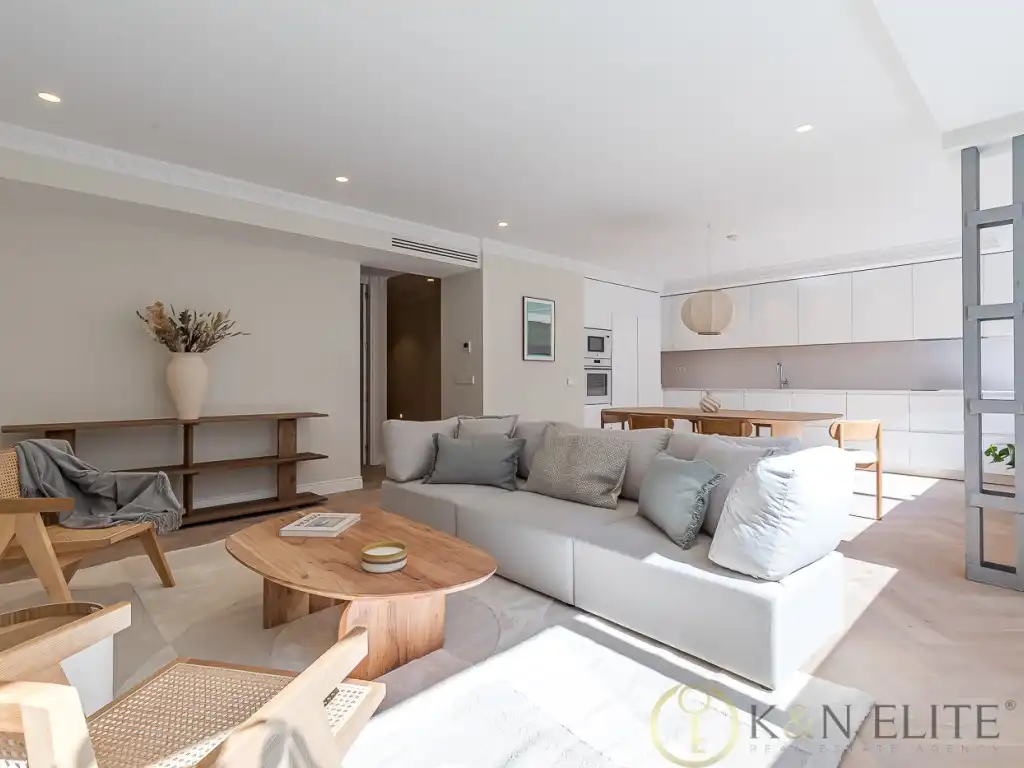 Piso con ascensor en venta en Calle Alonso Cano